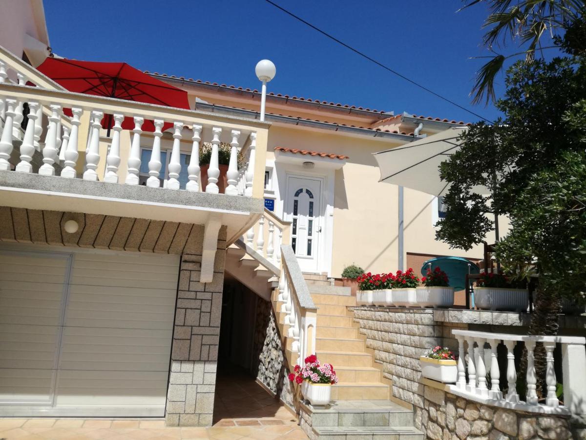 Apartman Larisa Apartment Kampor Exterior photo