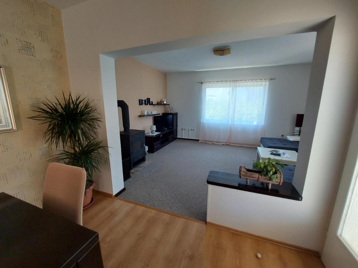 Apartman Larisa Apartment Kampor Exterior photo