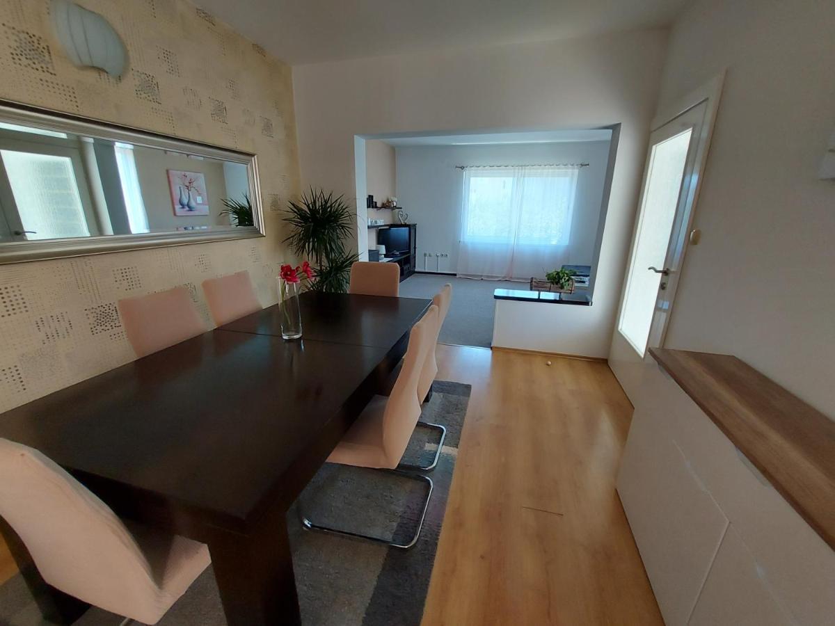 Apartman Larisa Apartment Kampor Exterior photo