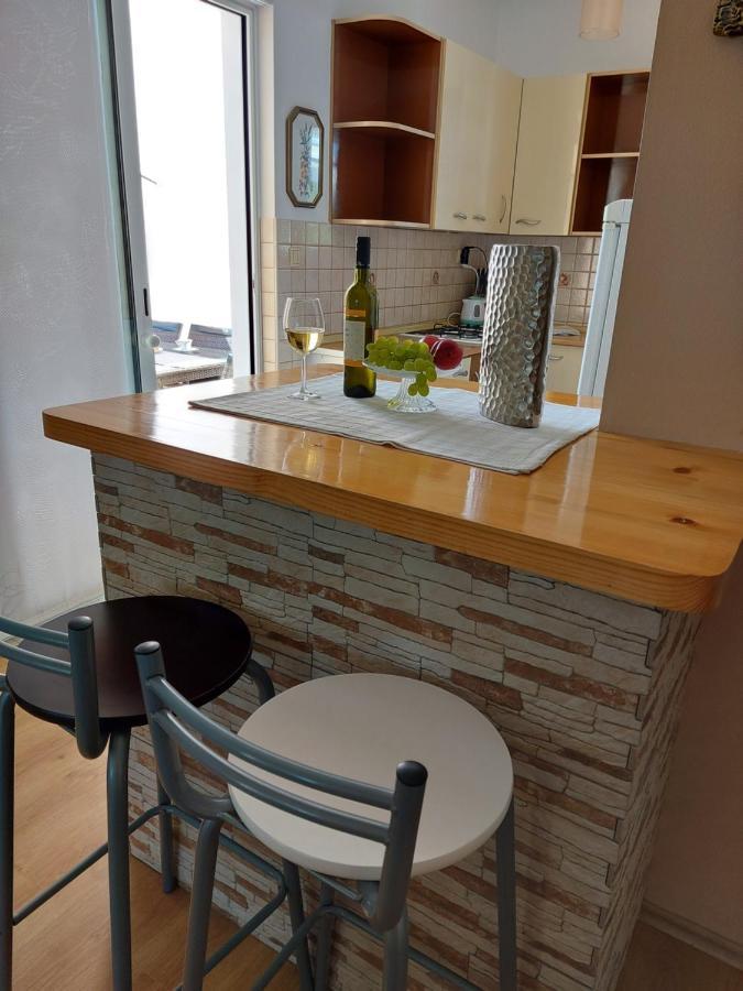 Apartman Larisa Apartment Kampor Exterior photo