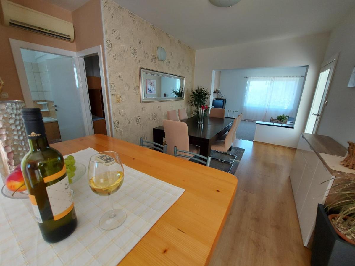 Apartman Larisa Apartment Kampor Exterior photo