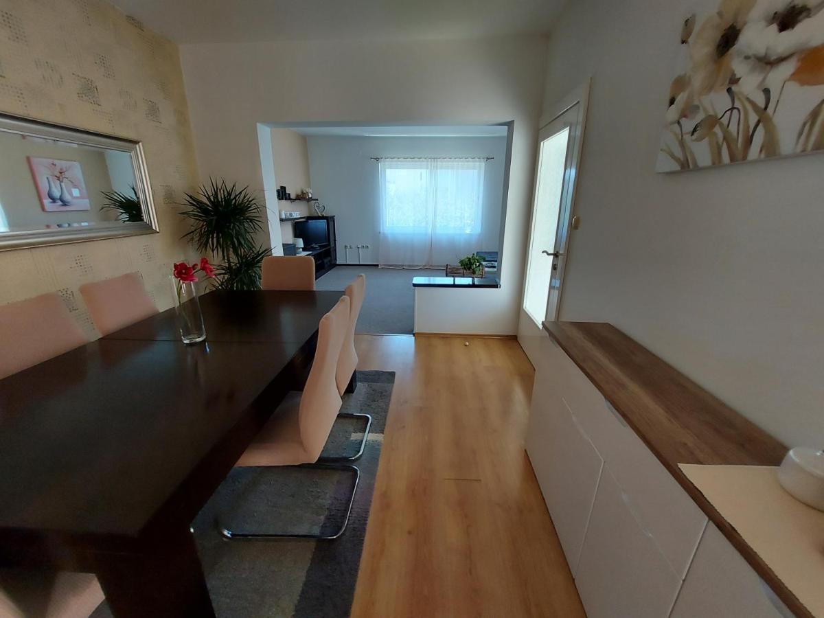 Apartman Larisa Apartment Kampor Exterior photo