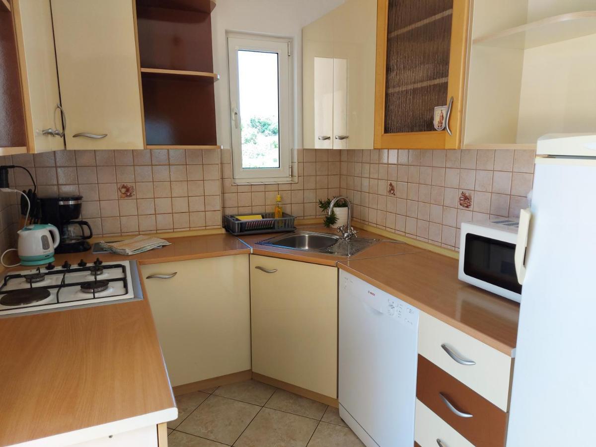 Apartman Larisa Apartment Kampor Exterior photo